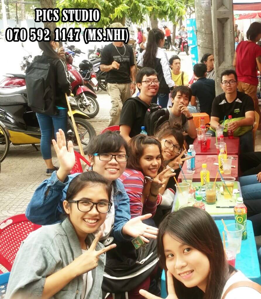 HÌNH KỶ NIỆM MS.BĂNG NHI ĐI ĐÓN TIỂU ĐỘI THI ĐH MỸ THUẬT 12-7-2015