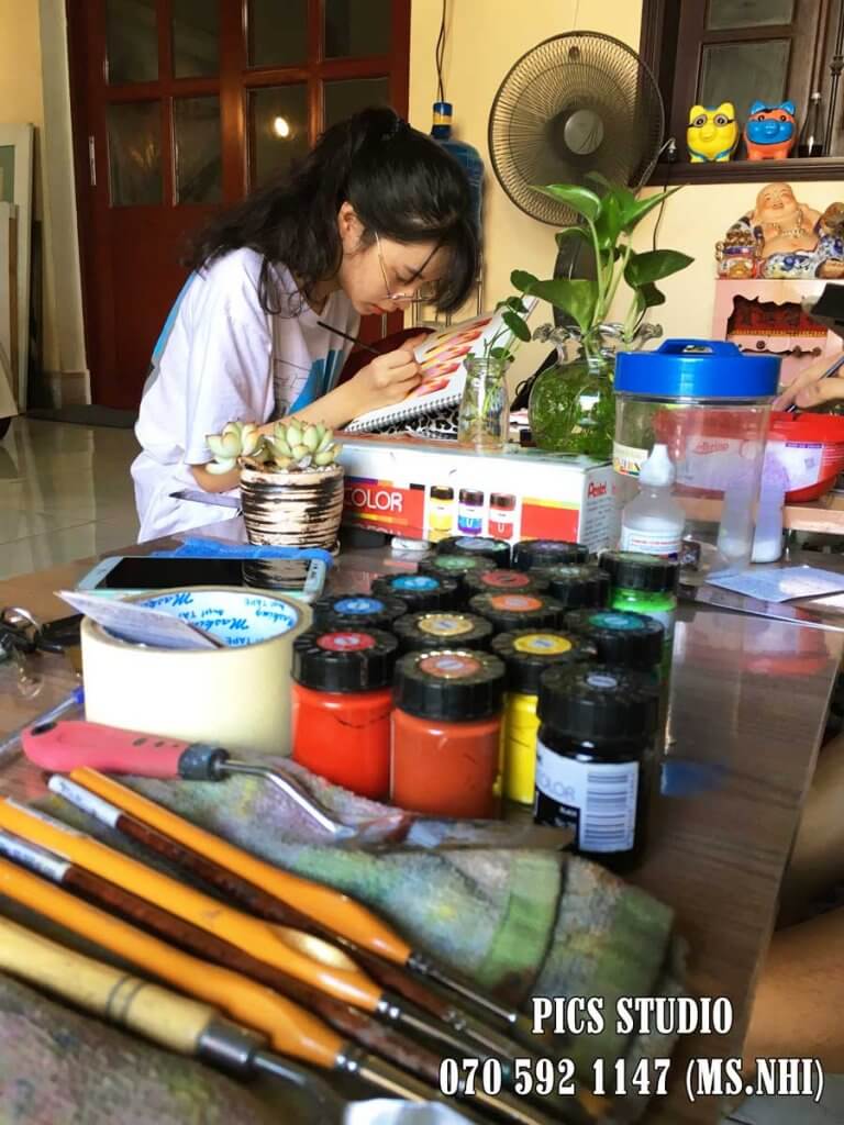 học viên trang trí màu thiên nữ băng nhi